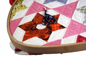 210 40 16 Inch Square Beech Quilt Hoop w Quilt