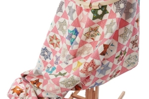 2645-Quilters-Wonder-with-Quilt-7156227126452